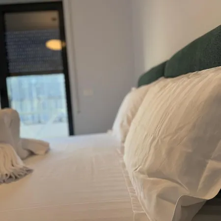 Modern At * Τίρανα