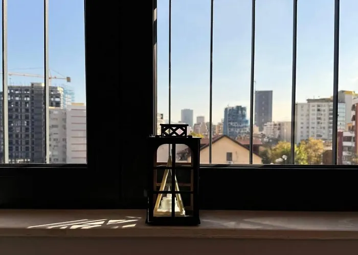 Modern At Τίρανα